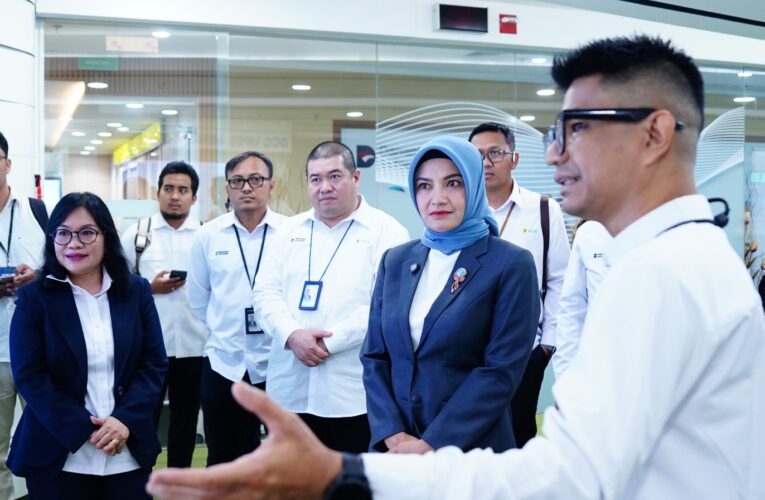 Staf Khusus Wakil Presiden Tinjau Keandalan Distribusi Listrik dan Layanan PLN 123