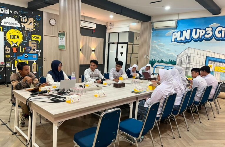 Dekatkan Generasi Muda dengan Dunia Energi, PLN Buka Ruang Belajar Kelistrikan bagi Siswa SMA Dian Didaktika