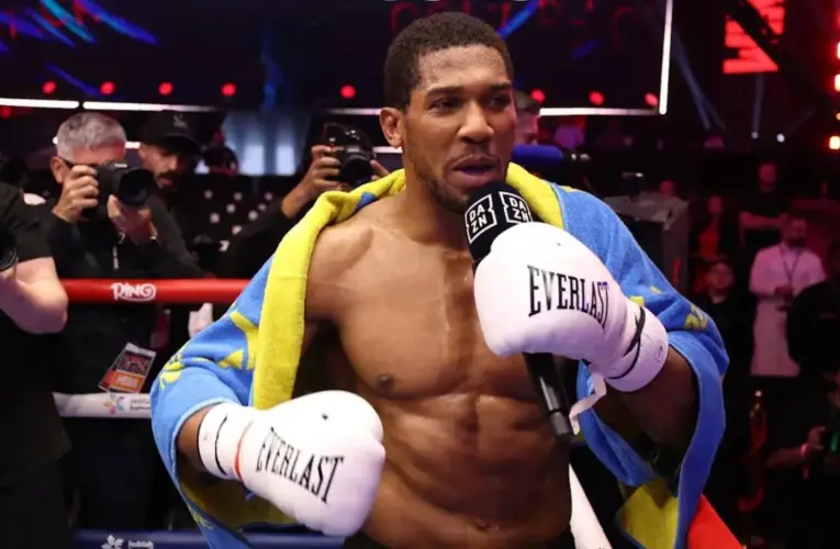 Shawn Porter Nilai Daya Tahan Pukulan Anthony Joshua Sudah Menurun